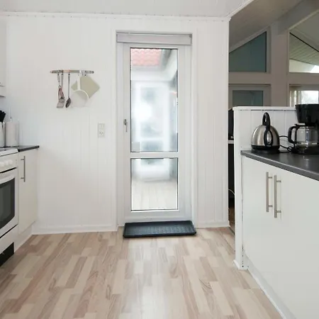 Three-bedroom Holiday In 25 Σπίτι διακοπών *
