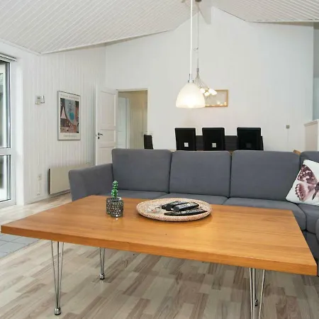 Three-bedroom Holiday In 25 Σπίτι διακοπών *